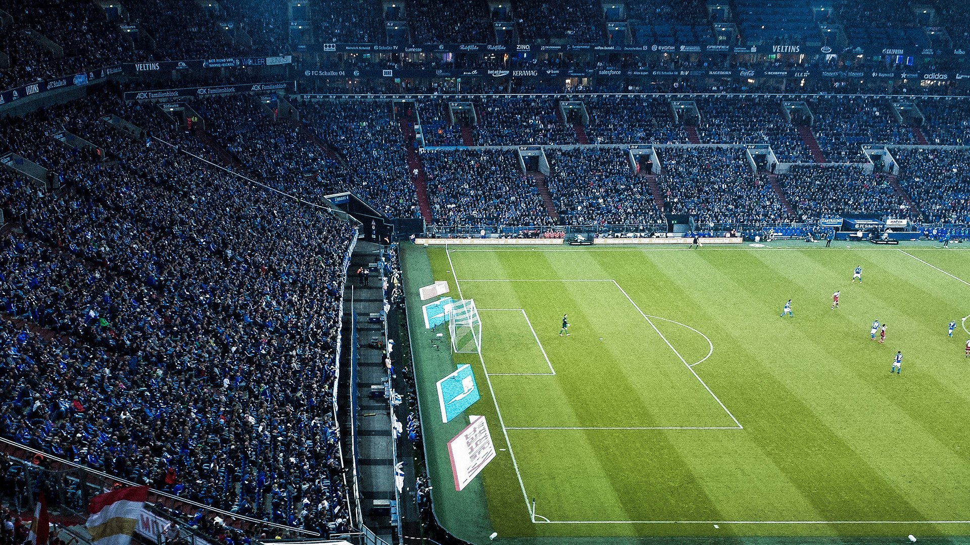 曼联在主场逆转战胜强敌,积分追赶榜首