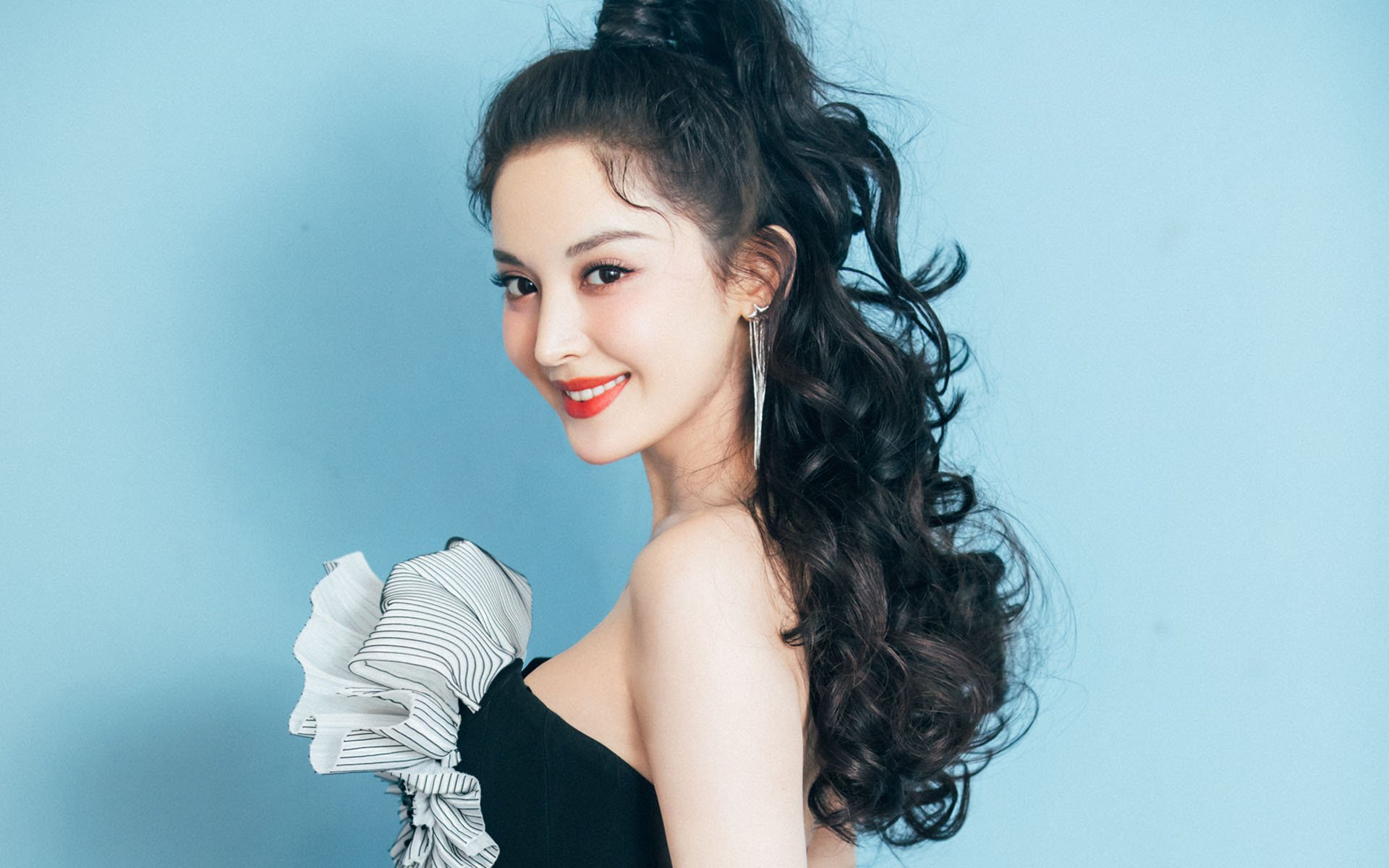 开运体育电脑版-科贝特泳姿流畅展现蛙泳魅力，科贝特舰队